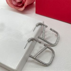 Kaplama Altın Küpeler Metal Rhinestone Orecchini Metal Zarif Retro Küçük Mektup V Lüks Tasarımcı Küpe Alışveriş Moda Saplama Küpe Erkekler için Küpe ZB031 C23