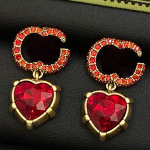 Tasarımcı Retro Kulak Sırları Kadın Ruby Love Heart Dangle 18K Altın Kaplama Dolgu Crtstal Kırmızı Diamante Kolye Küpe Parti Hediyeleri Takı