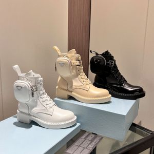 Bota feminina de designer de luxo Botas monolíticas de couro Re-Nylon Bolsa Bota escovada Botas femininas de combate tornozelo plataforma cunhas com cadarço bico redondo salto alto botas planas volumosas