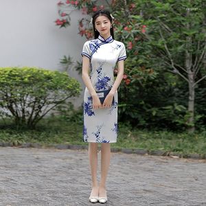 Etnik Giyim Sheng Coco Beyaz Mavi Çiçekler Retro İnce Qipao Cheongsam Elbise Genç Moda İpek Orta Uzunluk Stil Elbiseler Çin