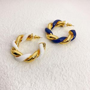 Orecchini a bottone 18 K a forma di C in metallo distorcono la personalità in stile europeo e americano Fashion Ms Girl Accessori da viaggio