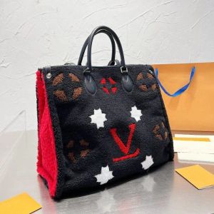 Womens LQ Handbag Tote Bags Onthego Fashion Designer Shopping Bag Winter Lamb Wool Plush Package Crossbody Shoulder Bags Letter G2308054BF