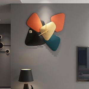 Duvar Saatleri Hafif Lüks Oturma Odası Saat Basit Sanat Modern Restoran Moda Yaratıcı Lamba Dekoratif Asma