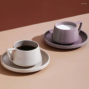 Fincan tabakları porselen kahve seti düz renkli seramik çay fincan tabağı takım elbise öğleden sonra basit çay fıstığı içecek eşyası