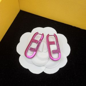 Дизайнер с серьгами из овальных шпильков дизайнеры розовой глухих кристаллов дизайнеры серьги для женщин для женщины роскошные бренды