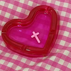 NEW LOVE Heart Shape Pink Resin Ashtray Handmade Ashtray For Smoke Girls Cigarettes Remove Odor Smoking Accessories Gifts HKD230808
