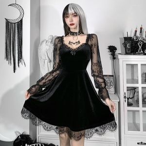 Sıradan Elbiseler 2023 Bahar Sonbahar Gotik Kızlar Seksi Dantel Elbise Kırmızı Siyah Pileli Mini Kısa Kadınlar Uzun Kollu Büyük Sarkaç
