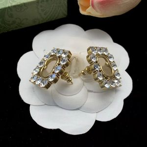 Kadınlar için lüks mücevher tasarımcısı küpeler kadın kulak kolakları g harfler düğün mücevher aksesuarları kulak saplamaları capmens cxd2308091