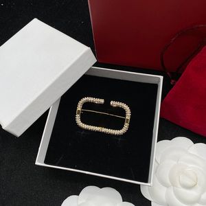 Designer Diamond Brooch Women Shiny 18K Golden Diamond Crystal Brooch Pins Letters Hollow Simple Personalized Jewelry