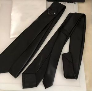 2023 Yeni Tasarımcı Tie Construtie Erkekler Kadın Moda Boyun Kravat Desenli Boyun Boyun Kravatları Ters Üçgen Geometrik Harf Takımları P