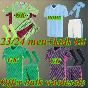 23 23 24 Haaland Futbol Formaları Grealish Sterling Mans Cities Mahrez Hayranları Versiyon GK Kit de Bruyne Foden Futbol Gömlek Çocuk Kiti Üniforma Yeşil Mor Kalecisi 88888