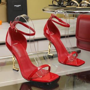 Ayak bileği kayışı özel şekilli topuk sandaletler patent deri gladyatör kare açık ayak parmağı pompalar kadın partisi gece elbise ayakkabıları lüks tasarımcı yüksek topuklu ayakkabılar fabrika ayakkabı
