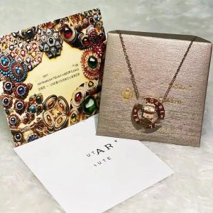 Klasik Kadınlar Kız Slide Slayt Kolye Neckalce Yakaları Collier Femme Titanyum Çelik Ünlü Marka Takı Tek Taş Vidalı Aşk Kolye