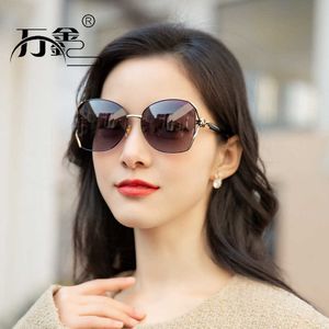 Kadınlar için Polarize 2023 Yeni zarif dört yapraklı yonca elmas kakma metal güneş gözlüğü gözlüklerle eşleştirilebilir