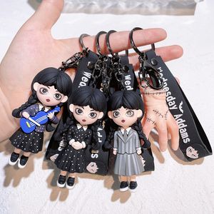 Eylem Oyuncak Figürleri 6cm Pop Çarşamba Addams Keychain Anime Figür Pvc Kolye Anahı Araba Sırt Çantası Çantası Anahtar Tutucu Dekorasyon Aksesuarları 230812