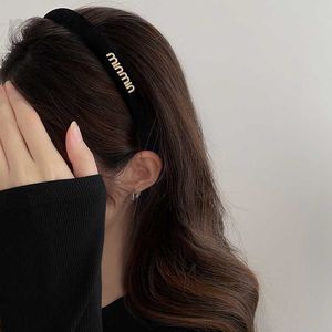Designer de faixa de cabeça Banda de cabelo de veludo sofisticada para mulheres com cabeça alta e face de tela superior, cabelos pequenos de lavagem prensando, clipe de versão coreana anti-slip