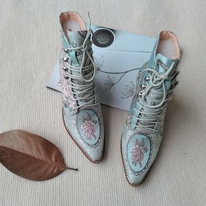 Ботинок ботинок плюс размер 22-26,5 см. Женская обувь китайское стиль вышитые цветы голубые сапоги цветочные женские ботинки 7 цветов 230811