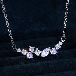Подвесные ожерелья Huitan Высококачественное серебряное ожерелье Женские обручальные кольца ювелирные украшения современные женщины блестящие роскошные аксессуары CZ