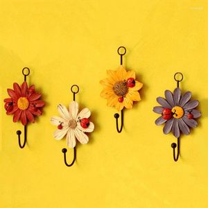 Ganchos 1 PCS Vintage Daisy Flower Iron Wall Holding Decoration Door After Roupos Kichain Hook Fashion Home