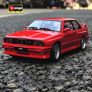 Bbrago 1 24 BMW M3 E30 1988 Supercar сплав модель модели Diecasts Игрупкие машины Соберите автомобильный игрушечный мальчик подарка на день рождения T230815