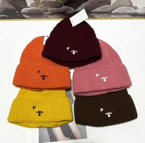 Toptan 18styles Beanie Cap Tasarımcı Unisex Marka Mektup Baskı Nakışları Düz ​​Renk Kafatası Kapakları Kış Yün Örgü Şapkaları Sıcak Moda Aksesuarını Tutun