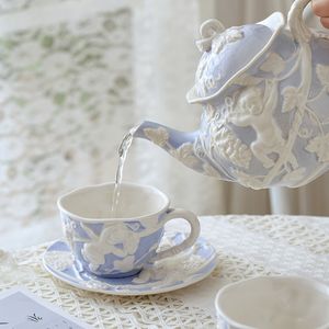 Kupalar İngilizce güzel kahve fincanları Set Çay Hizmetleri Kemik Çin Yeniden Kullanılabilir Espresso Seramik Kaffeetasse Porselen Kupası 230815