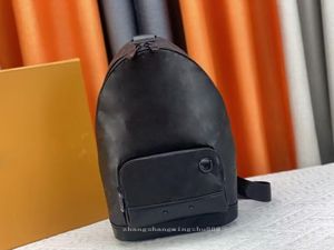 Klasik Tasarımcı Çanta Siyah Renk Kabartmalı Crossbody Bag Yumuşak Cowhide Erkekler Çanta Sıradan Erkekler Omuz Çantası Bel Pack ve Göğüs Paketi 19. Yıldönümü Satışı