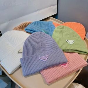 Mektup Tasarımcı Beanie Hat Kadın Bonnet Yeni Klasik Spor Üçgen Günlük Sıcak Cappelli Günlük Moda Örgü Şapka Erkekler İçin Rahat Kış PJ019