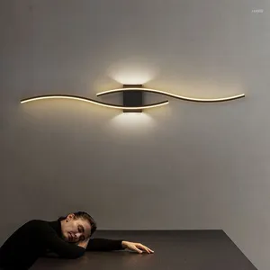Duvar lambası basit şerit led modern siyah arka plan dekoratif ışık oturma odası yatak odası ev kapalı aydınlatma armatürü