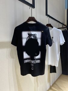 ÜCRETSİZ Nakliye Yaz Sabah Erkek Kadın Tasarımcıları T-Shirts Gevşek Tees Üstler Adam Rahat Gömlek Lüks Giyim Sokak Giyim Şortlu Tshirts Beyaz