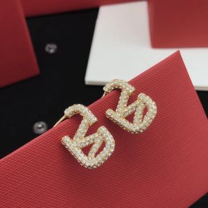 Kadınlar için Lüks Elmas Küpeler Tasarımcı Stud Luxury Pearl Crystal Studs Kadın Altın Başlangıç ​​Aşk Takı Klasik Küpe Düğün Hediyesi Yeni