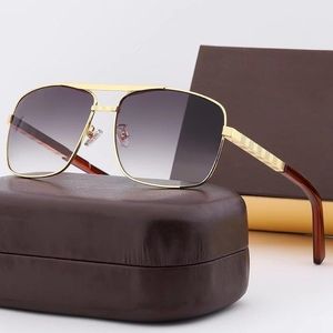 Yeni Moda Klasik Güneş Gözlüğü Erkekler Metal Kare Altın Çerçeve UV400 Erkek Vintage Stil Tutum Güneş Gözlüğü Koruma Tasarımcı Gözlük Kutu