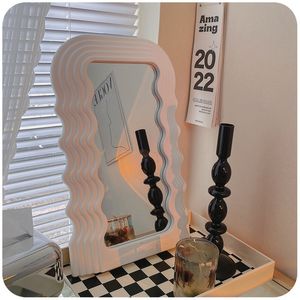 Kompakt aynalar dalgalı dekoratif makyaj aynası masaüstü makyaj aynaları düzensiz süsleme yatak odası banyo kozmetik aynaları yurt ev dekor 230818
