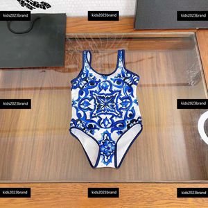 Çocuk Tasarımcı Giysileri Bebek Bikini Kız Mayo Tasarımcısı Tek Parça Yeni Varış Mavi ve Beyaz Porselen Desen Boyutu 80-150 cm Ücretsiz Nakliye MAR23