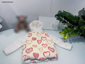 Tasarımcı Kids Down Ceketler Aşk Desen Peluş Kumaş Bebek Kış Giyim Boyut 100-150 cm Ekleme Tasarım Kapşonlu Dış Giyim Ağu16
