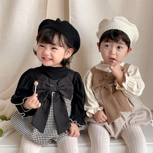 Rompers 2023 Bahar Sonbahar Doğan Bebek Kızlar 2pcs Giysiler Seti Houndstooth Knotbow Strappy Romper Katı Üstler Takım Bebek Kıyafetleri 230823