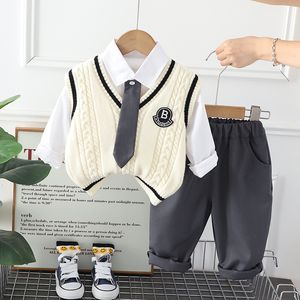 Rompers 1 5T Torna agli abiti scolastici per ragazzi giubbotti maglione maglione maglione pantaloni bianchi pantaloni o abiti abiti da bambino set 230823