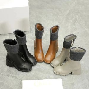 Kauçuk Betty Yağmur Botları Çoraplar Botlar Kare Toe Kalın Topuk Düz Alt Kadın Lüks Tasarımcı Ayakkabı Moda Ayakkabıları Fabrika Ayakkabı