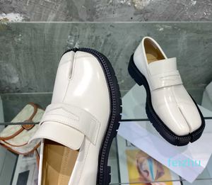 Sıradan ayakkabılar bölme ayak ayakkabıları bale ayakkabı top elbise parti tasarımcısı lüks patent deri yarı düz süet bacak parti bale parti deri ayak bileği.