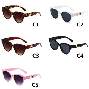 Роскошная любовь сердце жемчужные солнцезащитные очки мужчины женщины дизайнерские очки для солнечных очков Cat Eye Casual Vintage Ocleses UV400
