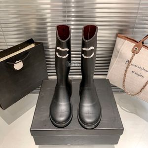Des Chaussures Tire Boots Tasarımcısı Chelsea Martin Boots Kadın Erkek Botlar Moda Kök Platformu Lüks Siyah Şeffaf Kauçuk Yürüyüş Şovu Kış Snow Rainboots