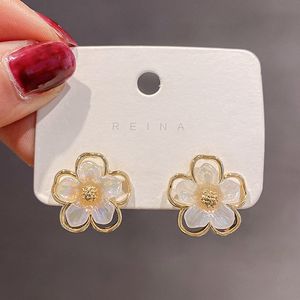 S925 Gümüş İğne Kore Yüksek Duygusu Çiçek Küpeleri Her Tür Mizaç Maçı Şık ve Basit Petal Studs ve Küpe