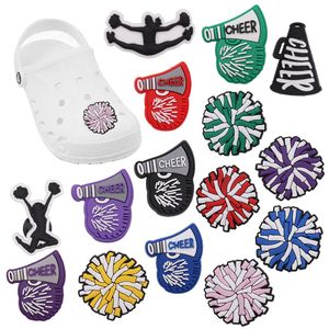 Großhandel 100 Stück PVC Mehrfarbige Bandbälle Cheer Squad Schuhanhänger Mädchen Frau Schnalle Dekorationen für Rucksack Knopf Clog