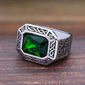 Кластерные кольца панк хип -хоп творческий квадратный кольцо зеленого камня мужчины женщины из нержавеющей стали ретро скандинавские ирландские кольца «кольца» в подарке в подарки G230228