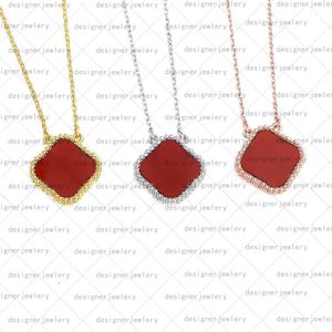 Collana con ciondolo in cristallo Quadrifoglio Fiore rosso Collana robusta e delicata in oro Collana da donna in acciaio inossidabile Gioielli di design Regalo per festa di compleanno Iniziale