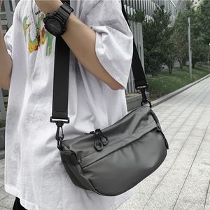 Bel çantaları 2023 Günlük düz renkli kadınlar lüks tasarımcı omuz çanta naylon kumaş bayan messenger cep telefon çantası toptan 230303