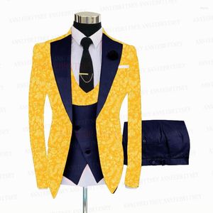 Erkek takımları sarı çiçek jakard erkekler damat düğün seti özel ince fit resmi erkek parlak balo yemek takım elbise blazer yelek pantolon 3 adet