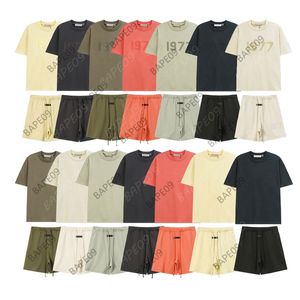 Erkek Trailtsuits T Shirt Setleri 1977 Mektup Sokak Giyim Gezgin Nefes Alabilir Yaz Takım Takımları Tops Şortları Tees Açık Spor Takımları Spor Giyim Kalitesi Seti