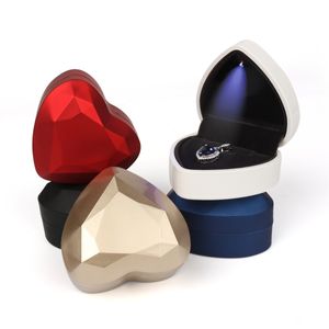Mücevher Stand Yüzük Depolama Kutusu Kadın Yüzükleri Kolye için LED Işıkla Görüntü Kılıfı Mağaza Malzemeleri Trend Kauçuk Hediye Sevgilisi 230303