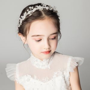 Zarif Düğün Başlıkları Gümüş Çiçek Kristal İnci Saç Süslemeleri Balo Partisi Kadın Saç Aksesuarları Gelin Kreaketi